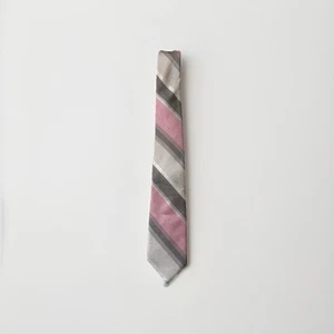 VINTAGE Yves Saint Laurent Men's Pink & White Striped Silk Neck Tie - Picture 1 of 3