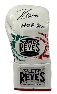 Julio Cesar Chavez Signed RH 10oz Cleto Reyes Boxing Glove w/ "HOF 2011" BAS - Picture 1 of 6