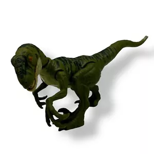 Jurassic World Velociraptor Savage Strike Dinosaur Action Figure Green - Picture 1 of 4