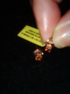 PENDIENTES TACHUELAS DIAMANTES ROJOS  Foto 1 de 4