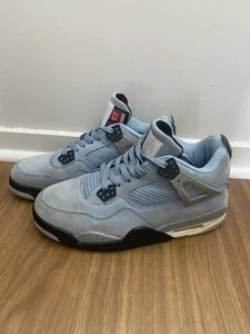 Jordan 4 Retro Mid University Blue Size 9.5 - Foto 1 di 12