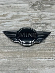2014-2018 MINI COOPER COUNTRYMAN REAR EMBLEM BADGE PART 5114-9811725.9 OEM - Picture 1 of 6
