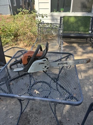 Motosierra Stihl MS211C con barra, cuerda de tracción rota por resorte, para piezas/reparación Foto 1 de 4