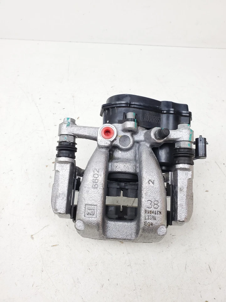 PINZA DE FRENO TRASERA DERECHA DEL LADO DEL PASAJERO CHEVROLET TRAX 1.2T 2024-2025 OEM  Foto 1 de 4