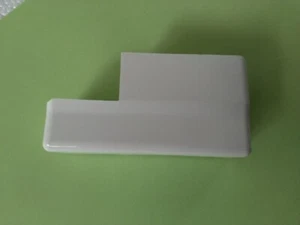 Fisher & Paykel Dishwasher Front Lower panel RH Plastic Mounting Bracket 918 TD - Picture 1 of 5