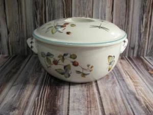 ROYAL WORCESTER STRAWBERRY FAIR ONE QT. COVERED CASSEROLE - ENGLAND - Picture 1 of 1
