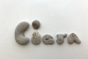 Natürliche buchstabenförmige CIARA Felsen Strand Name Wort Stein Kiesel Kunst/Handwerk Schild USA - Bild 1 von 11