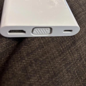 USB to VGA Adapter - Compact & Reliable - Afbeelding 1 van 4
