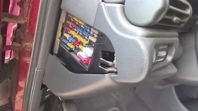 Caixa de fusíveis de cabine interna de 94 1994 PONTIAC GRAND AM - Imagem 1 de 4