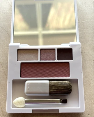 Trío de sombras de ojos Clinique Colour Surge sin usar como visón chocolate chispas higo rubor Foto 1 de 4