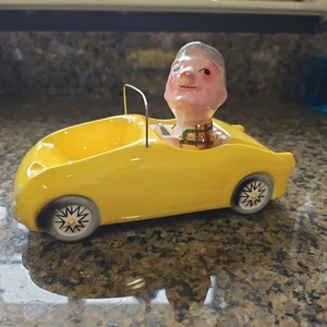 Vintage Mann in gelb Cabrio Auto Rauchen Aschenbecher Japan kitschig süß - Bild 1 von 13