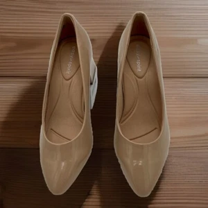 Zapato Easy Spirit Nicole para mujer Pump 4M beige 2 pulgadas tacón bloque nuevo - Imagen 1 de 7