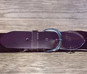 Elastischer Gürtel aus weinrotem und Leder mit Chromschnalle  - Bild 1 von 3