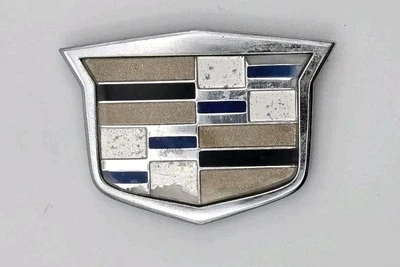 Хромированный герб с эмблемой багажника Cadillac Deville 2000-2005 годов выпуска от оригинального производителя - Изображение 1 из 3
