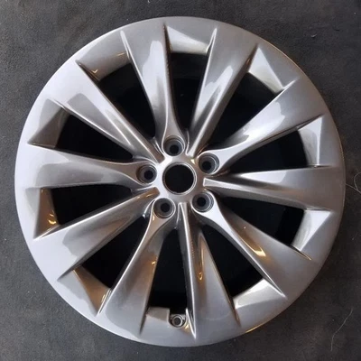 Заднее колесо Tesla Model X серебристое от оригинального производителя 20 дюймов 16-21 заводской оригинальный обод 1027245 97801 - Изображение 1 из 4