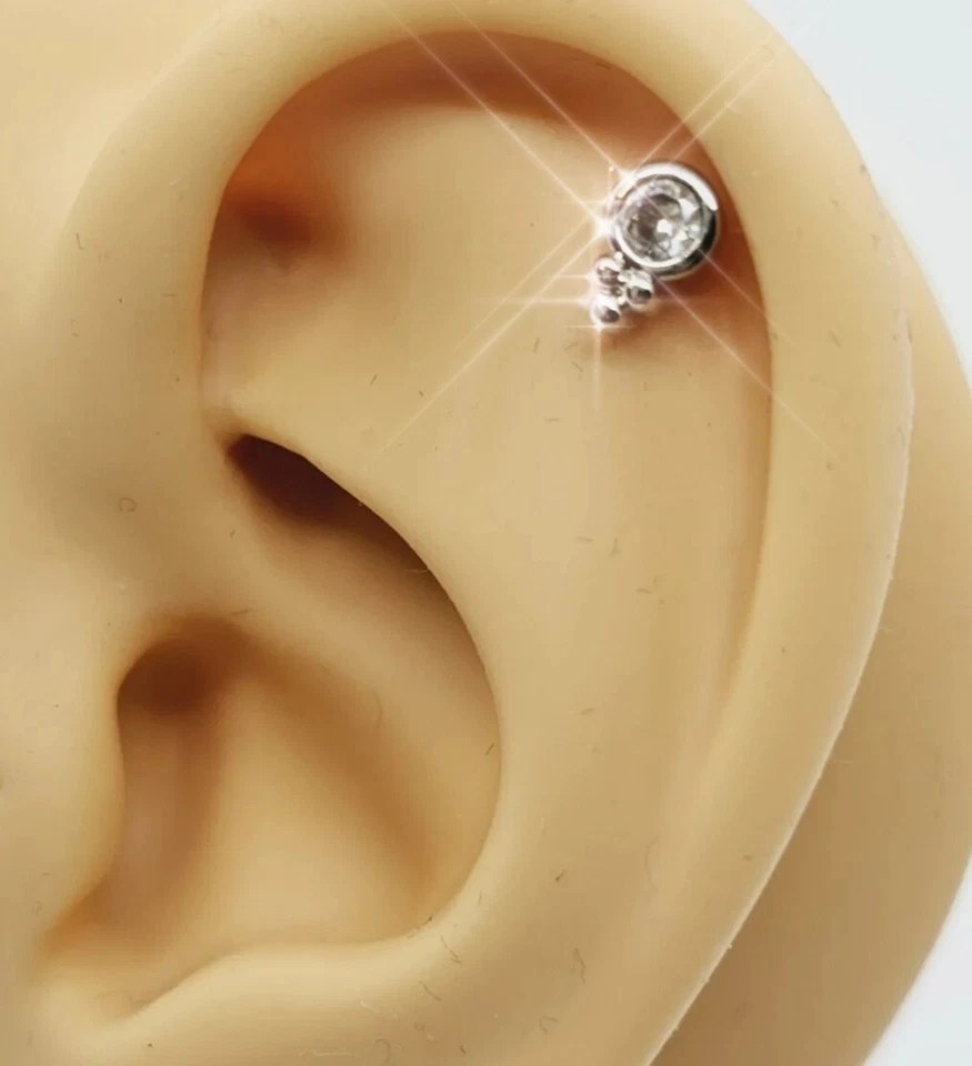 Joyería Helix Tragus de metal plateado circonita cúbica con oreja de 3 puntos nueva con caja Foto 1 de 3