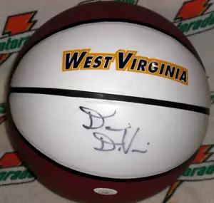 DARIAN DeVRIES FIRMATO WEST VIRGINIA MOUNTAINEERS F/Sz BASKETBALL - J.S.A. Cert. - Foto 1 di 6