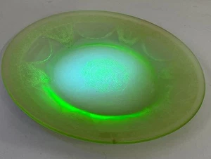 Anchor Hocking Uranium Glass Plate - Picture 1 of 4