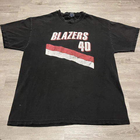 Vintage 90s Shawn Kemp Portland Trail Blazers T-Shirt #40 Size Large Cover