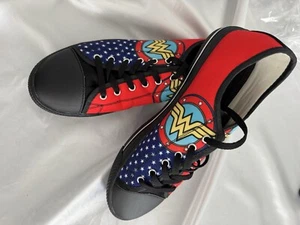 WONDER WOMAN Low DC COMICS Men's Size 10 Women's Size 12 New EU 43 - Picture 1 of 6