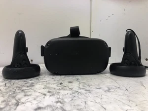 DAMAGED OCULUS QUEST 2 MH-B VR HEADSET WITH DAMAGED CONTROLLERS FACT. RESET POR - Picture 1 of 23