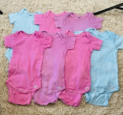 Paquete de 7 bodys suaves para bebés Gerber 100 % algodón manga corta unisex onsies Foto 1 de 4