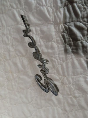 51-53 Buick Special Super Trunk Guardabarros Emblema Script Scroll Word Foto 1 de 3