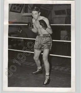 Renowned Australian BOXER CLIVE STEWART Sports VINTAGE 1957 Press Photo - Picture 1 of 2