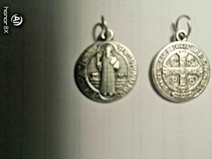 MINI COLGANTE CATÓLICO SAN BENEDICTO MEDALLA PATRÓN PARA PAGADORES Y MEDITACIÓN - Imagen 1 de 4