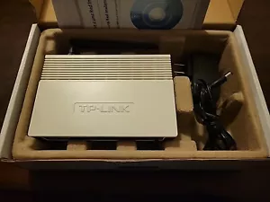 TP-LINK 300 Mbps Wireless N Range Extender TL-WA830RE - Foto 1 di 2