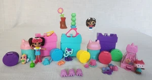 Casa de muñecas Gabby's Flowerrific y conjuntos MerCat caja bebé no completa - Imagen 1 de 6