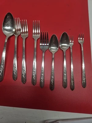 9 de artículos planos chapados en nobleza mezcla de cena plateada 6,5-8,5 pulgadas Foto 1 de 4