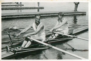 THEO HULLINGHOF EDUARD PAUL RUDERN ROWING AVIRON IMAGE CARD - Picture 1 of 2