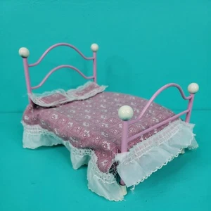 Dollhouse Miniatures pink brass accent bed - Picture 1 of 9