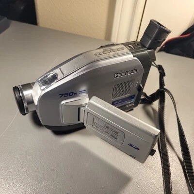 Panasonic Palmcorder PV-L453 VHS-C Analog Camcorder See Description  - Image 1 of 4