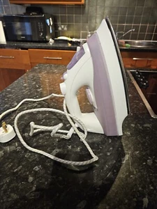 Woolworths Lilac Steam Iron ES 165 29 - Picture 1 of 5