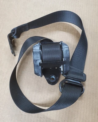 Retractor de cinturón de seguridad trasero del lado derecho del pasajero Cadillac SRX 10-16 negro OEM Foto 1 de 4