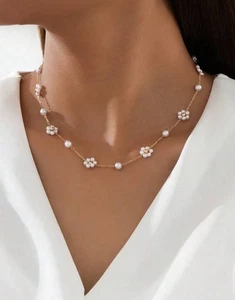 Gold and pearl dainty necklace - Flower Design - Picture 1 of 1