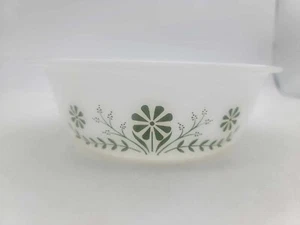 Glasbake -Green Daisy Casserole - J2600 - 1 & 1/2 Quart (No Lid) - Picture 1 of 10