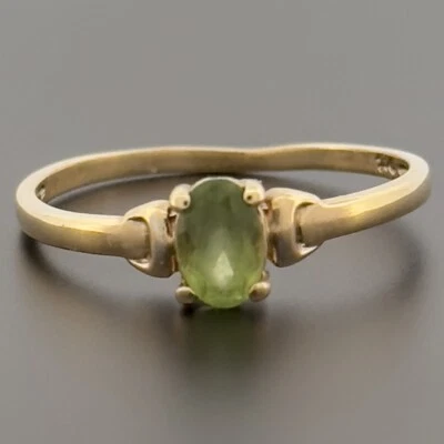9ct Yellow Gold Peridot Solitaire Ring Size P - Image 1 of 4