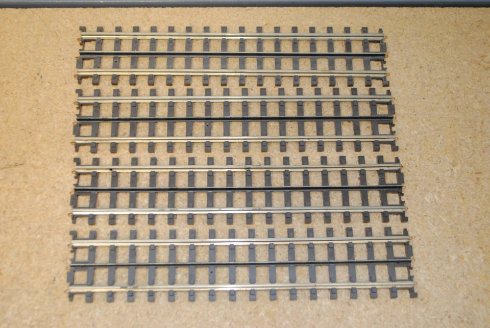 MTH ScaleTrax 45-1001 10" x 4 Straight Track Sections O-Gauge - Image 1 of 1