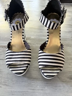 Rocket Dog Women's 8 M Stripped Wedge Platform Ankle Strap Black Fabric - Image 1 of 4