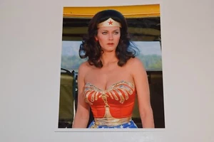 Lynda Carter Wonder Woman pinup 8x10 glossy photo Busty Sexy Cleavage tv 0103 - Picture 1 of 1