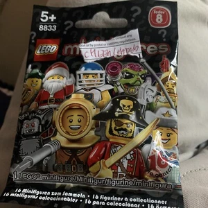 LEGO Series 8 8833 Cheerleader Minifigure BRAND NEW SEALED - Picture 1 of 2