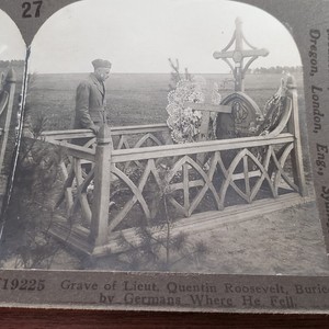 KEYSTONE STEREO CARD GRAVE OF LIEUT.QUENTIN ROOSEVELT,BURIED WHERE HE FELL