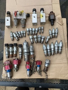 SELECTION OF HYDRAULIC FITTINGS SUN ETC JOB LOT AS IN PHOTO STOCK K4034 - Picture 1 of 13