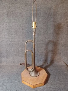 VINTAGE TRENCH ART BUGLE LAMP US REGULATION PIONEER BUGLE - Picture 1 of 8