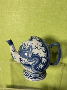Vintage chinesische blau-weiße Porzellan Teekanne Cadogan Pfirsich Teekanne mit Drache - Bild 1 von 8