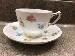 RAMO FLORAL Crown Staffordshire hueso fino china patas taza de té platillo dorado - Imagen 1 de 6