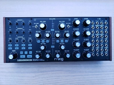 Moog Subharmonicon con Fundas Analógicas Funda Protectora y Original Power Brick Foto 1 de 4